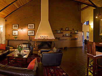 Bashay Rift Lodge: Weitwinkel in der Lounge Bashay Rift Lodge: Weitwinkel in der Lounge