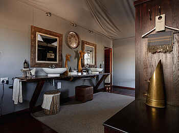 Chitabe Lediba Camp: Family Tent Bad