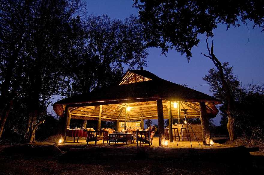 Nsefu Camp: Nächtliche Lounge Nsefu Camp: Nächtliche Lounge