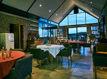 Otjimbondona Kalahari Lodge: Das Restaurant im Haupthaus