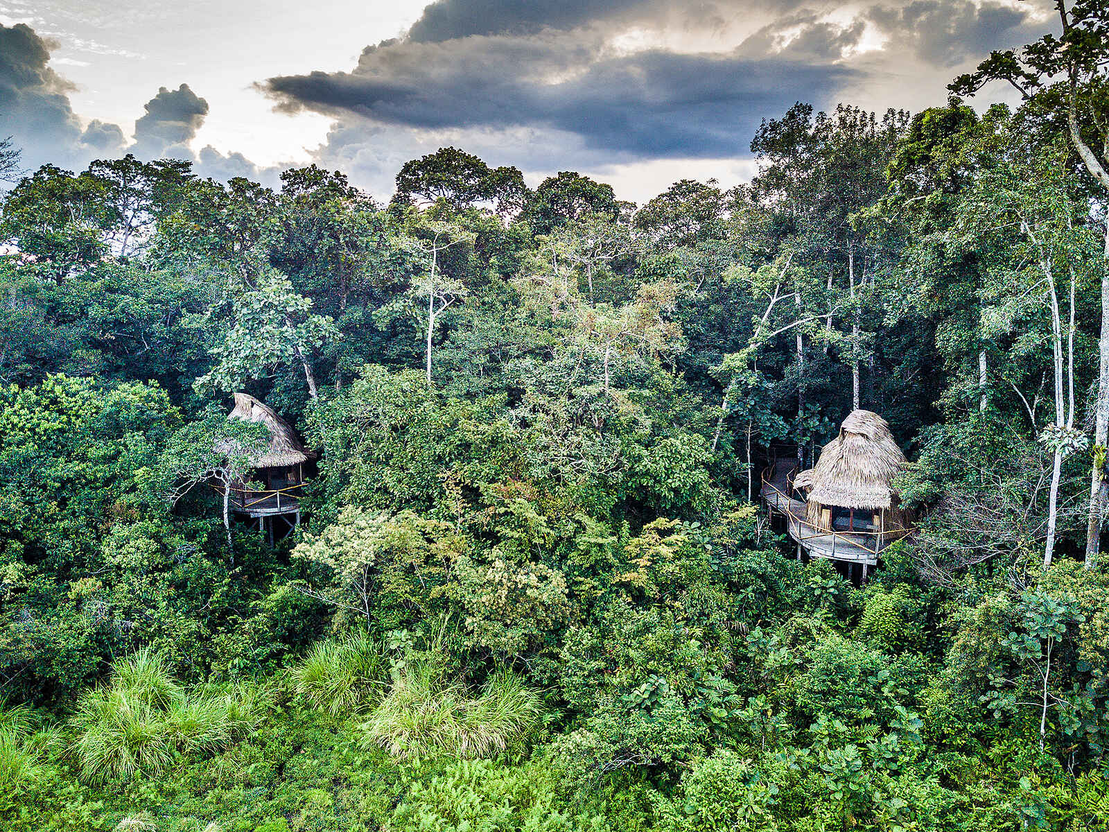 Lango Camp: Außenansicht der Gästeunterkünfte Lango Camp: Außenansicht der Gästeunterkünfte