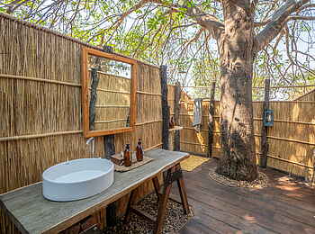 Time + Tide Nsolo: Die Al Fresco Dusche