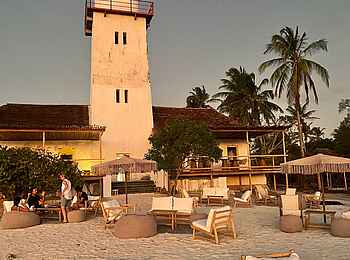 Laba Fanjove Island: Strandlounge Laba Fanjove Island: Strandlounge