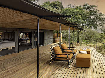 Kiri Camp: Die Veranda eines Gästezelts Kiri Camp: Die Veranda eines Gästezelts