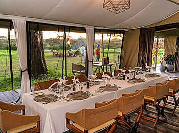 Lemala Mara Tented Camp: Gedeckte Dinnertafel