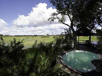 Little Mombo Camp: Pool und Flutebene Little Mombo Camp: Pool und Flutebene