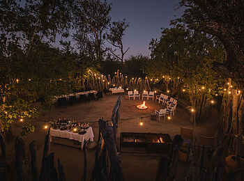 Little Vumbura: Dinner in der Boma Little Vumbura: Dinner in der Boma