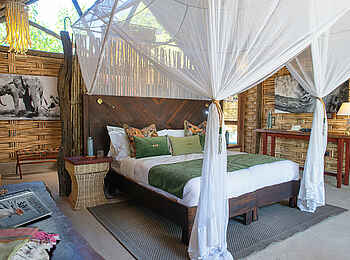 Mwamba Bush Camp: Gästechalet Innenraum Mwamba Bush Camp: Gästechalet Innenraum