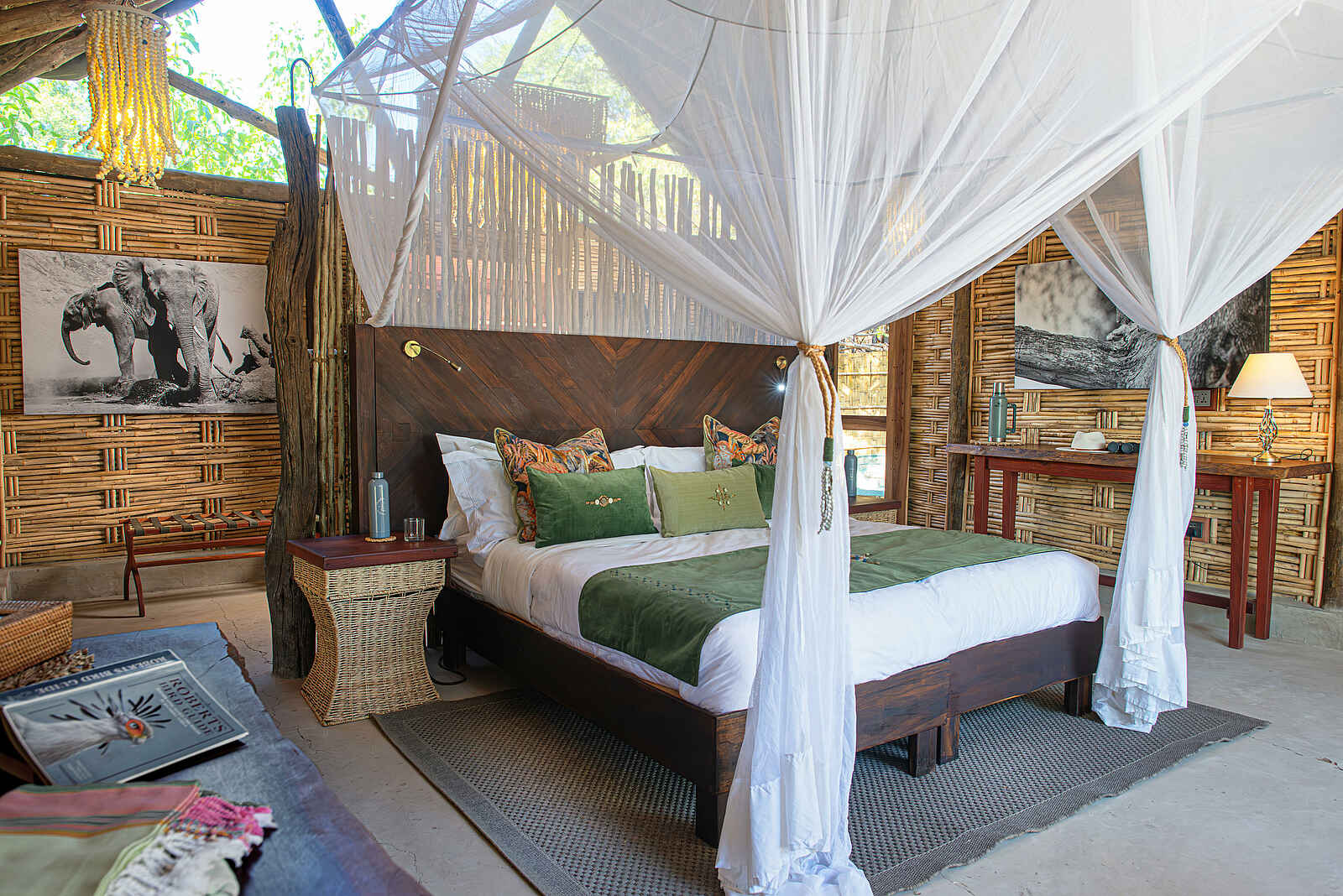 Mwamba Bush Camp: Gästechalet Innenraum Mwamba Bush Camp: Gästechalet Innenraum