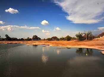 Nehimba Lodge: Wasserloch Nehimba Lodge: Wasserloch