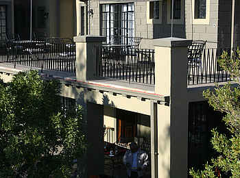 Olive Grove Guesthouse: Blick von vorn