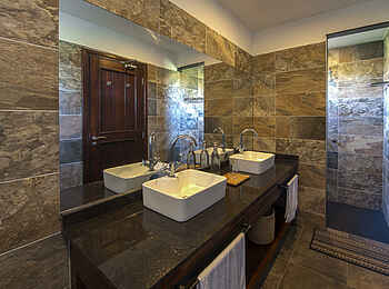 Serengeti Sametu Camp: Twin Room Bad Serengeti Sametu Camp: Twin Room Bad