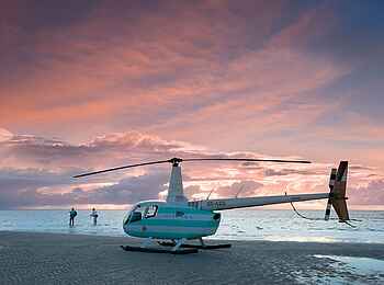 Time + Tide Miavana: Helikopterlandung auf Sandbank