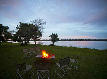 Baker's Lodge: Lagerfeuer am Nil Baker's Lodge: Lagerfeuer am Nil