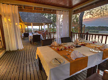 Divava Okavango Lodge and Spa: Vor dem Dinner Divava Okavango Lodge and Spa: Vor dem Dinner
