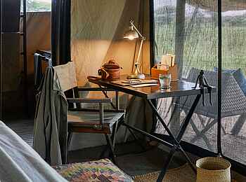 Legendary Nyasi Tented Camp: Schreibtisch