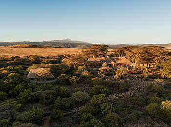 Lewa Safari Camp: Sonnenaufgang über dem Gemeinschaftsbereich