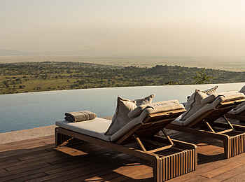 Singita Milele: Pool mit Ausblick auf die Serengeti