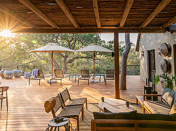 Thornybush Game Lodge: Die Terrasse des Kamara House Thornybush Game Lodge: Die Terrasse des Kamara House