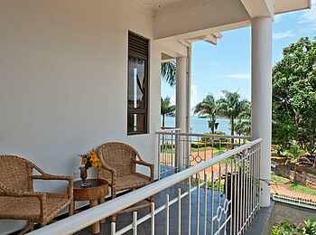 2 Friends Beach Hotel: Balkon mit Seeblick