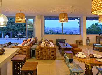 Latitude 0: The Upside Interieur Latitude 0: The Upside Interieur