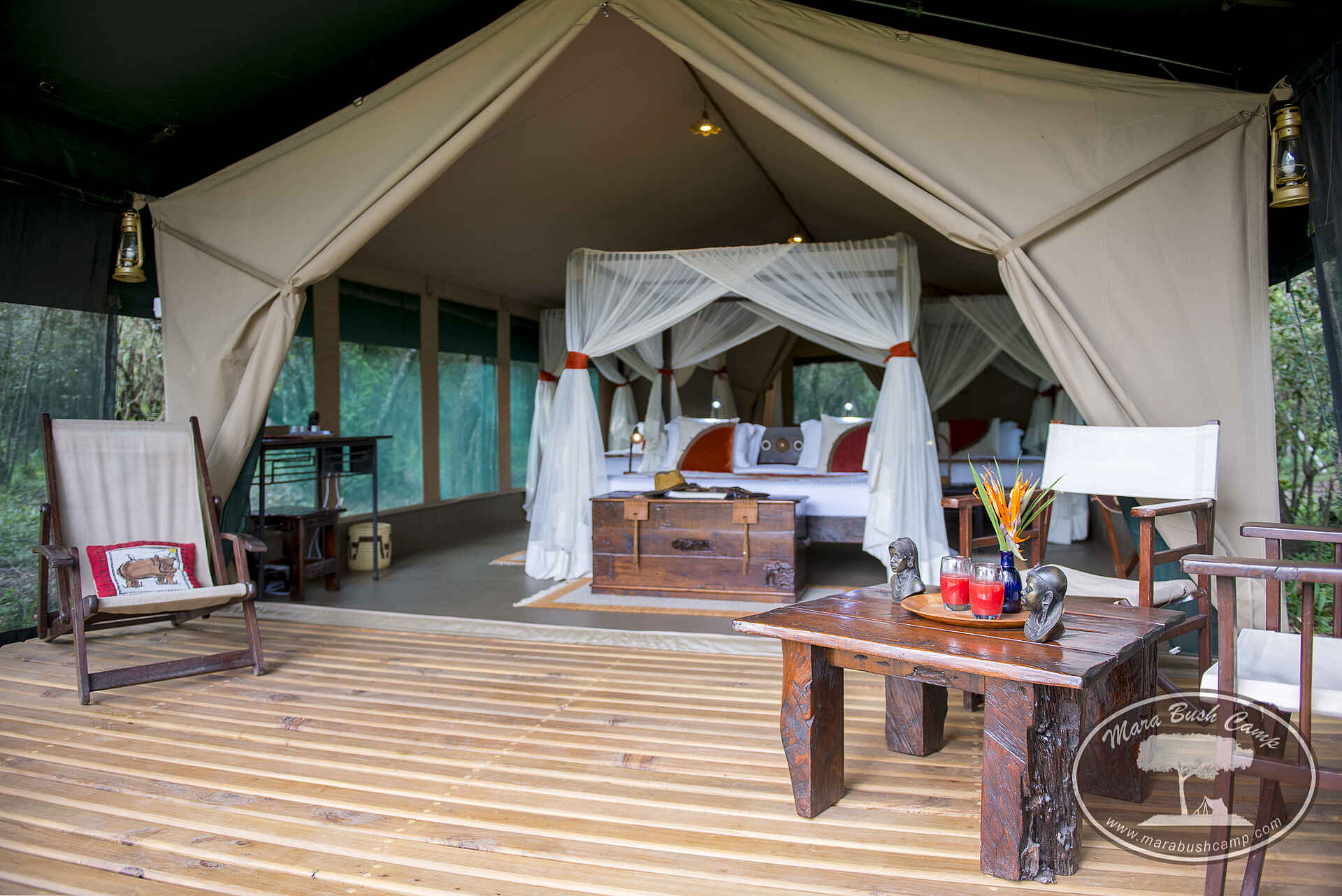 Afrikarma, Bush, Bushcamp, Camp, Game Drive, Kenia, Kenya, Lodge, Maasai, Mara, Masai Mara, Pirschfahrt, Safari, Deck, Doppelbett, Gästezelt, Moskitonetz, Veranda, Afrikarma Safaris, Afrikarma Safaris - Wildnis. Hautnah., Afrikarma.de