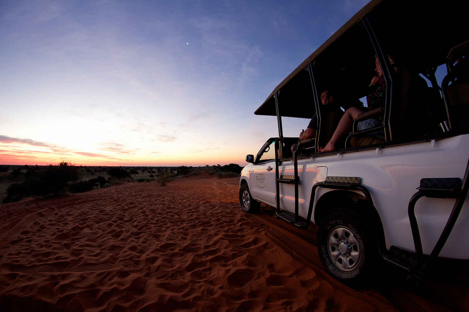 Bagatelle Kalahari Game Ranch: Auf dem Weg zum perfekten Sonnenuntergang Bagatelle Kalahari Game Ranch: Auf dem Weg zum perfekten Sonnenuntergang