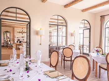 Governors' Mugie: Im Esszimmer Governors' Mugie: Im Esszimmer