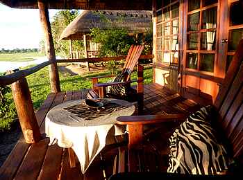 Kafunta River Lodge: Veranda mit Blick auf Flutebene