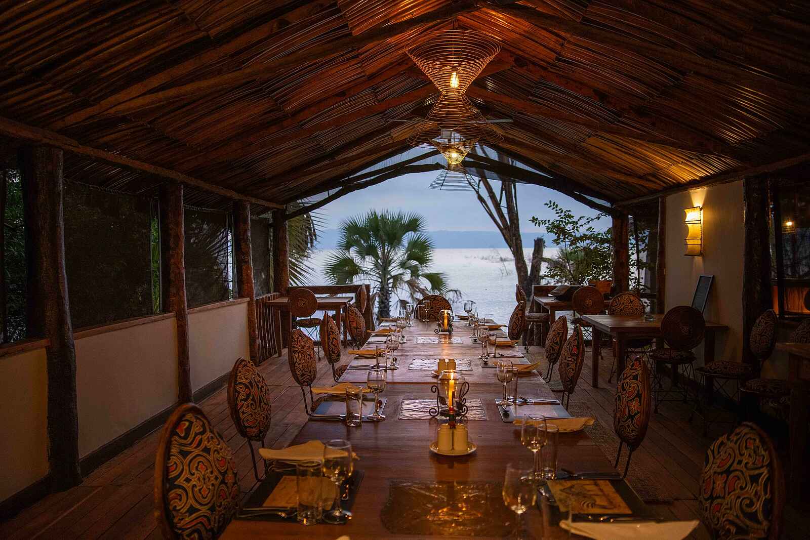 Kisima Ngeda Camp: Dinner im Restaurant Kisima Ngeda Camp: Dinner im Restaurant