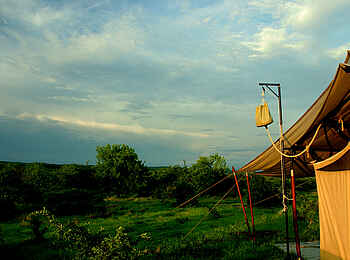 Kwihala Camp: Warme Außendusche