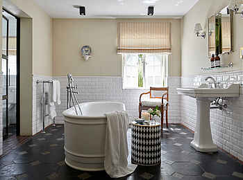 La Clé Lodge: Courtyard Room Bad La Clé Lodge: Courtyard Room Bad