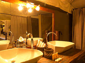 Naona Moru Camp: Bad im Twinzimmer