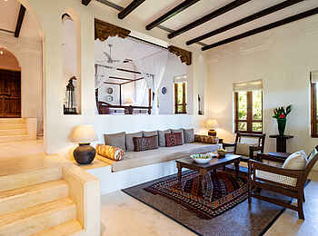 Qambani Luxury Resort: Coastal Villa Lounge