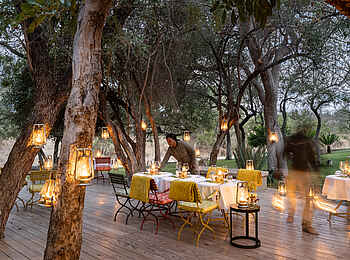 Simbavati Camp George: Dinner auf der Terrasse Simbavati Camp George: Dinner auf der Terrasse