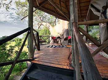 Tarangire River Camp: Treppenaufstieg zum Zelt Tarangire River Camp: Treppenaufstieg zum Zelt