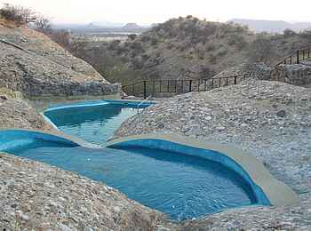 Ugab Terrace Lodge: In die Felsen eingelassener Pool