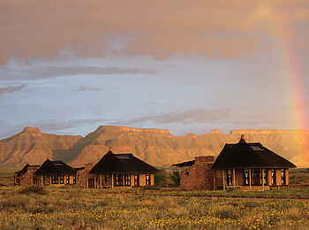 Hoodia Desert Lodge: Regenbogen nach kurzem Schauer
