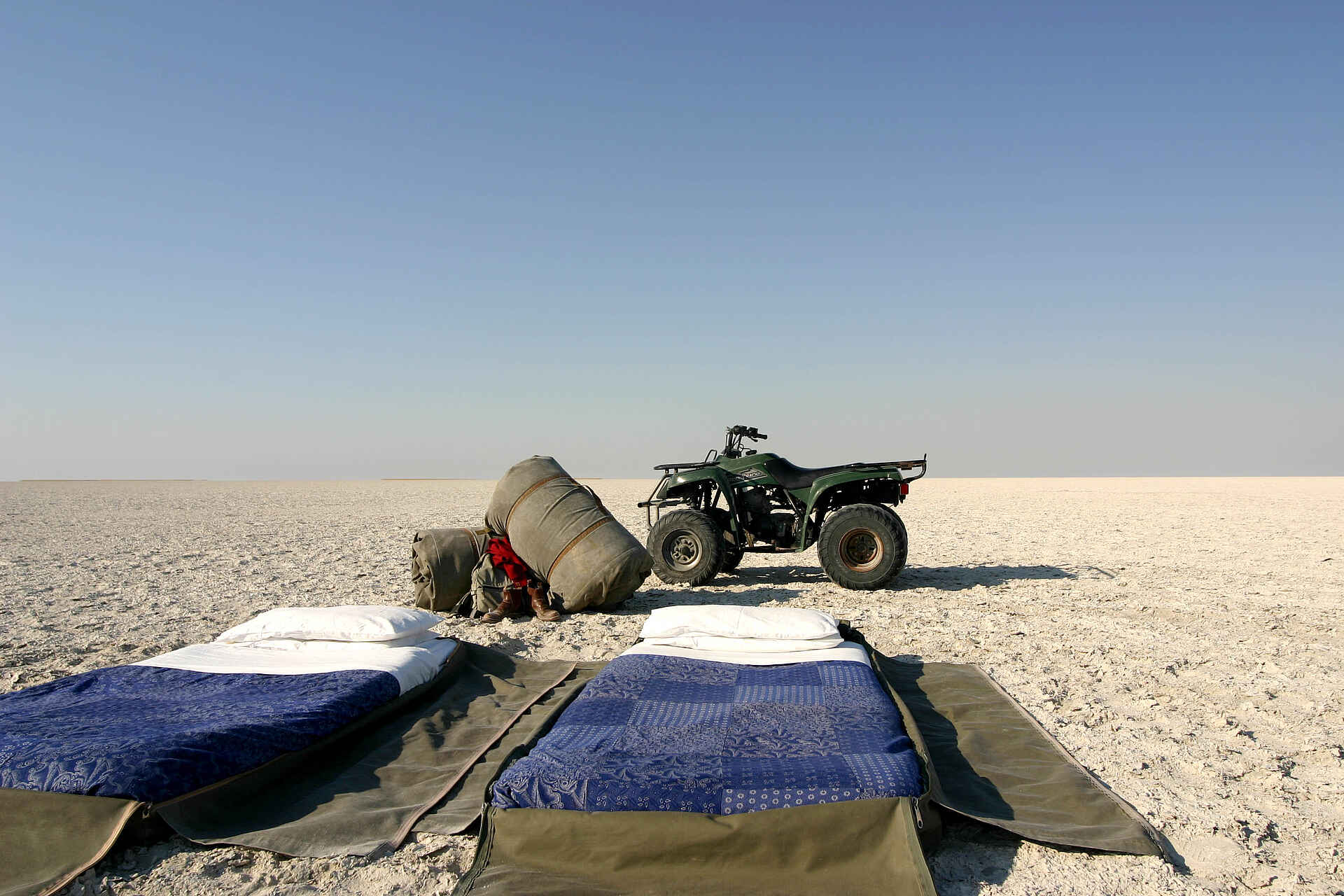 Planet Baobab: Übernachtung in den Salzpfannen Planet Baobab: Übernachtung in den Salzpfannen