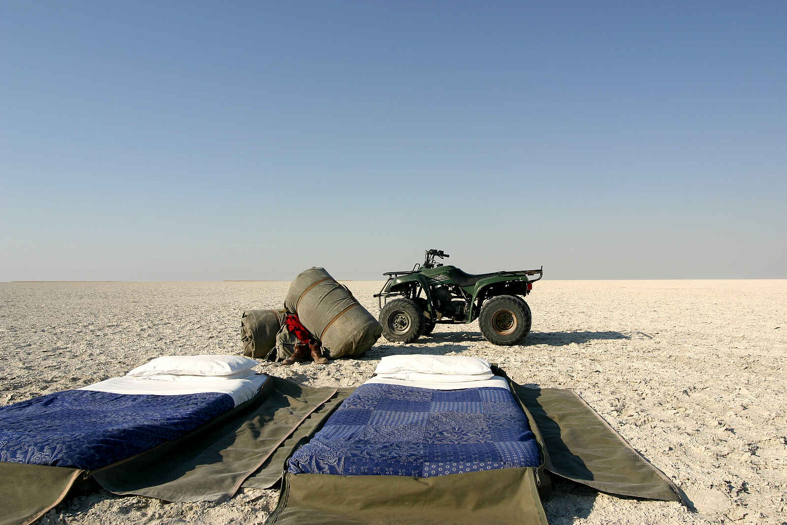 Planet Baobab: Übernachtung in den Salzpfannen Planet Baobab: Übernachtung in den Salzpfannen