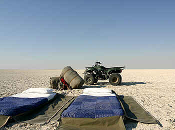 Planet Baobab: Übernachtung in den Salzpfannen Planet Baobab: Übernachtung in den Salzpfannen