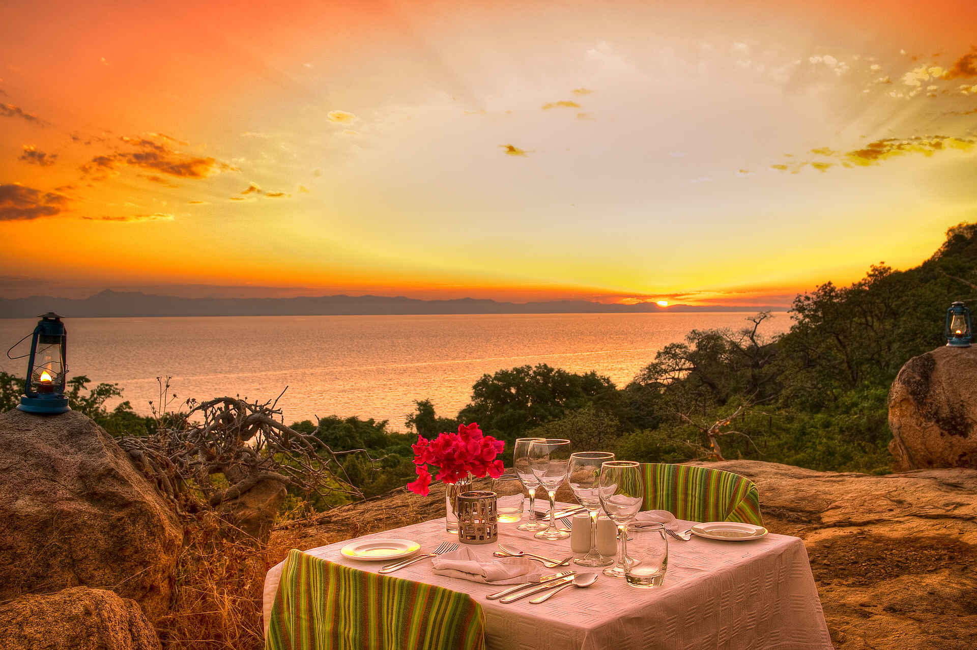 Pumulani Lodge: Sonnenuntergang und Dinner