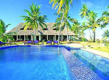 The Palms Zanzibar: Der Pool mit Liegen The Palms Zanzibar: Der Pool mit Liegen