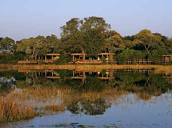 Vumbura Plains Camp: Blick auf die Lodge