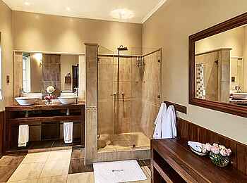 Giraffe Manor: Marlon Superior Room Badezimmer Giraffe Manor: Marlon Superior Room Badezimmer