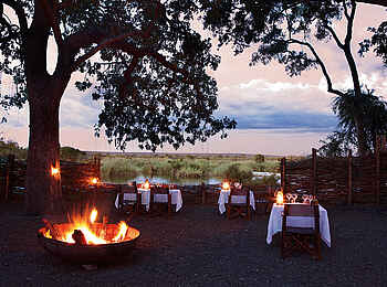 Matetsi Victoria Falls: Abendessen mit Boma beim Sonnenuntergang Matetsi Victoria Falls: Abendessen mit Boma beim Sonnenuntergang