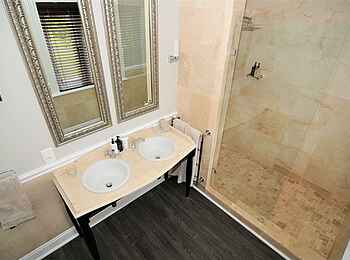 Abbey Manor Luxury Guesthouse: Grand Room Dusche