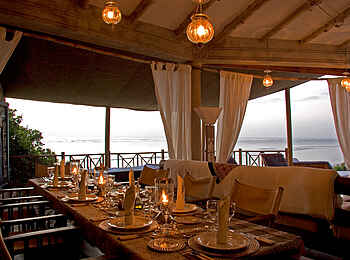 Alfajiri Villas: Gedeckte Tafel