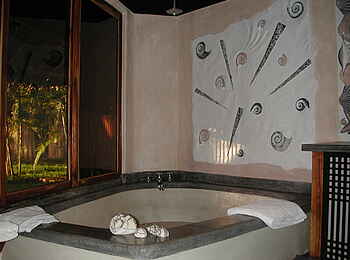 Alfajiri Villas: Große Badewanne