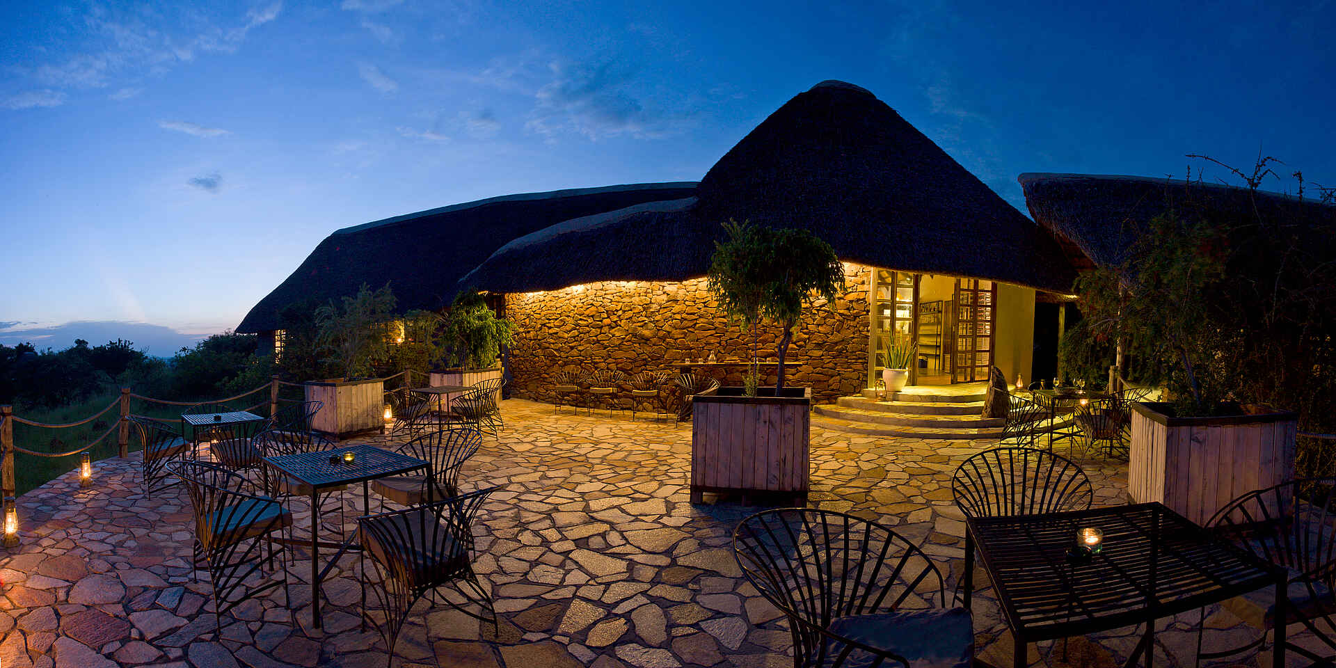 Grumeti Hills Camp, Serengeti, Tanganyika Expeditions, Hauptgebäude, Terrasse, Afrikarma, Afrikarma Safaris, Afrikarma Safaris - Wildnis. Hautnah., Afrikarma.de